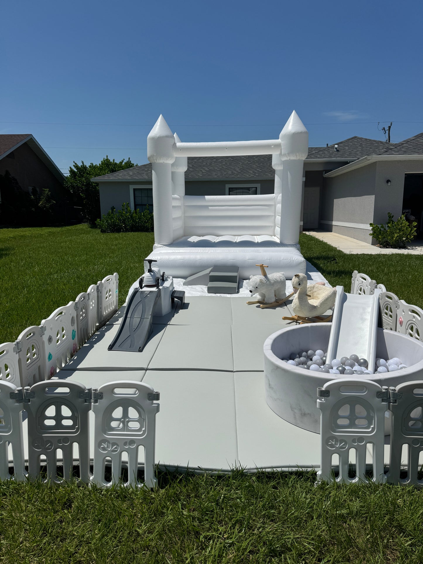 10x10 White Bounce House